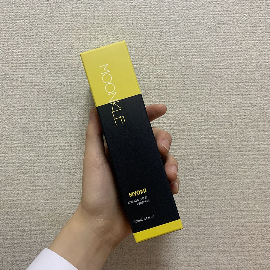 공시리 on Instagram: “뭉클 섬유향수 환경부에 안전기준확인으로 환경부 신고가 되어 인증마크도 표기 되어 있는 제품 항균 99%, 안전성✔️, 탈취90%로 일상생활 할 때의 휴대폰, 침구, 옷 등에 뿌리기만 해도 유해세균으로부터 피부를 보호 할 수 있음 항균력이 99.9%로…”