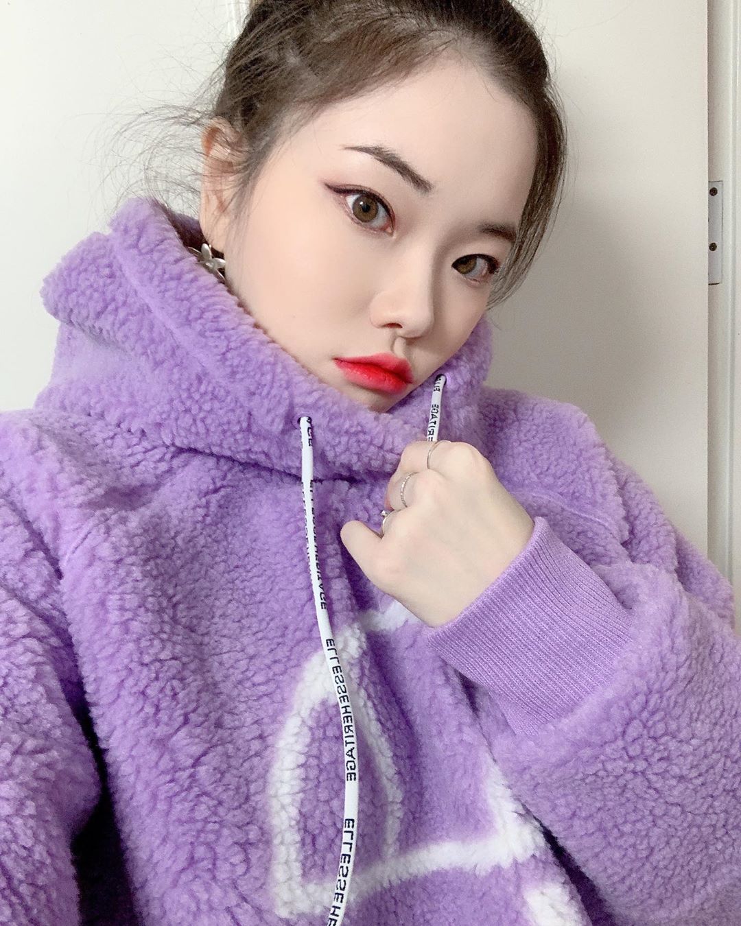 🌹ꕶꕶ♡𑀉🌹 on Instagram: “💜보라보라💜 너무 춥다 이제 겨울 짱싫😩”