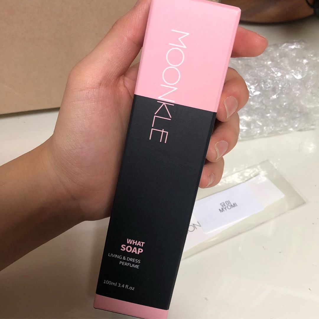 정원 (21) on Instagram: “이렇게 향 좋기 있기 없기 ? 진한 향수향을 안좋아해서 은은한 향수 없을까 하다가 #뭉클향수 를 발견했다 !! 포장도 이쁘게 해주시고 다른 향도 함께 포장해주셨다. 다 쓰면 묘미향도 사야지 ,, 바로 반했다 ,, 🥰 디자인도 깔끔하구 이쁘구…”