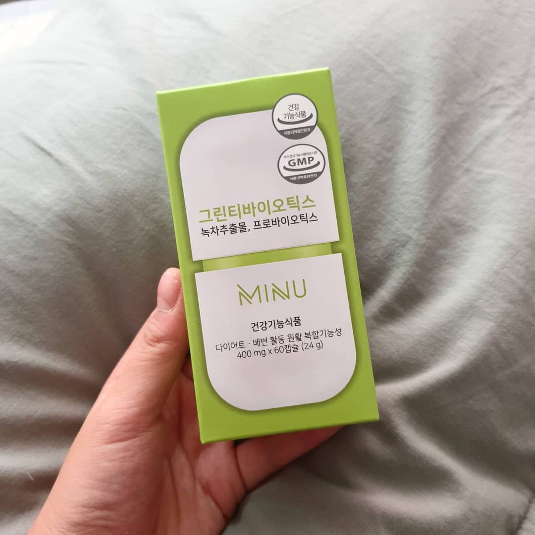 Ahreum_° on Instagram: “미누 그린티바이오틱스😖 다이어트하시는 분들강추👍  건강한 장 환경과 원활한 배변활동에 도움을 줄 수 있는 다양한 유산균과 체지방 감소에 도움을 줄 수 있는 녹차추출물 카테킨 포함되어 있습니다.  또한 착색료, 합성향료, 감미료 등을 사용하지 않은…”