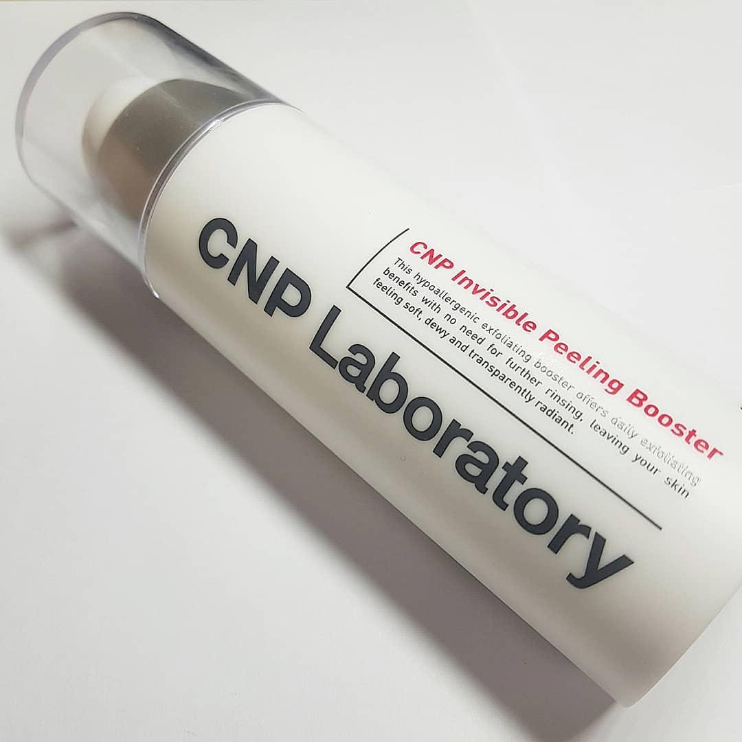 🤔CNP 인비져블 필링 부스터🤔
32000원
-

물리적인 각질제거는 자극적인거 같아 구매하게 되었는데
워시오프 제품은 아니라서 확실히 편하다...!
(기초첫 단계에 펴바르면 됨!) -

근데 눈에 보이게 벗겨지는 각질이 없으니 각질제거가 된건가...? 싶기도 하고
효과가 있나...? 싶기도 하도
냄새도 좀...이상하고
바르고 나면 찐득...하고
잘 손이 안간다...😭 - 📌민감성이지만 바르고 트러블이 난다거나 자극적이거나 하진 않음
📌필링제로 효과...?도 있는것도 같다
(벗겨지는 각질은 없지만 이 제품 후 각질 고민 없어짐...!👏👏) -

자주 손이 안가서+필링제라 주 이삼회만 써서 
천년만년 쓸거 같다 😂😂 -

#씨앤피 #차앤박 #필링제 #씨앤피인비져블필링부스터 #각질제거제 #필링부스터 #차앤박추천 #민감성 #각질제거 #차앤박각질 #코덕맞팔 #코덕맞팔환영 😚