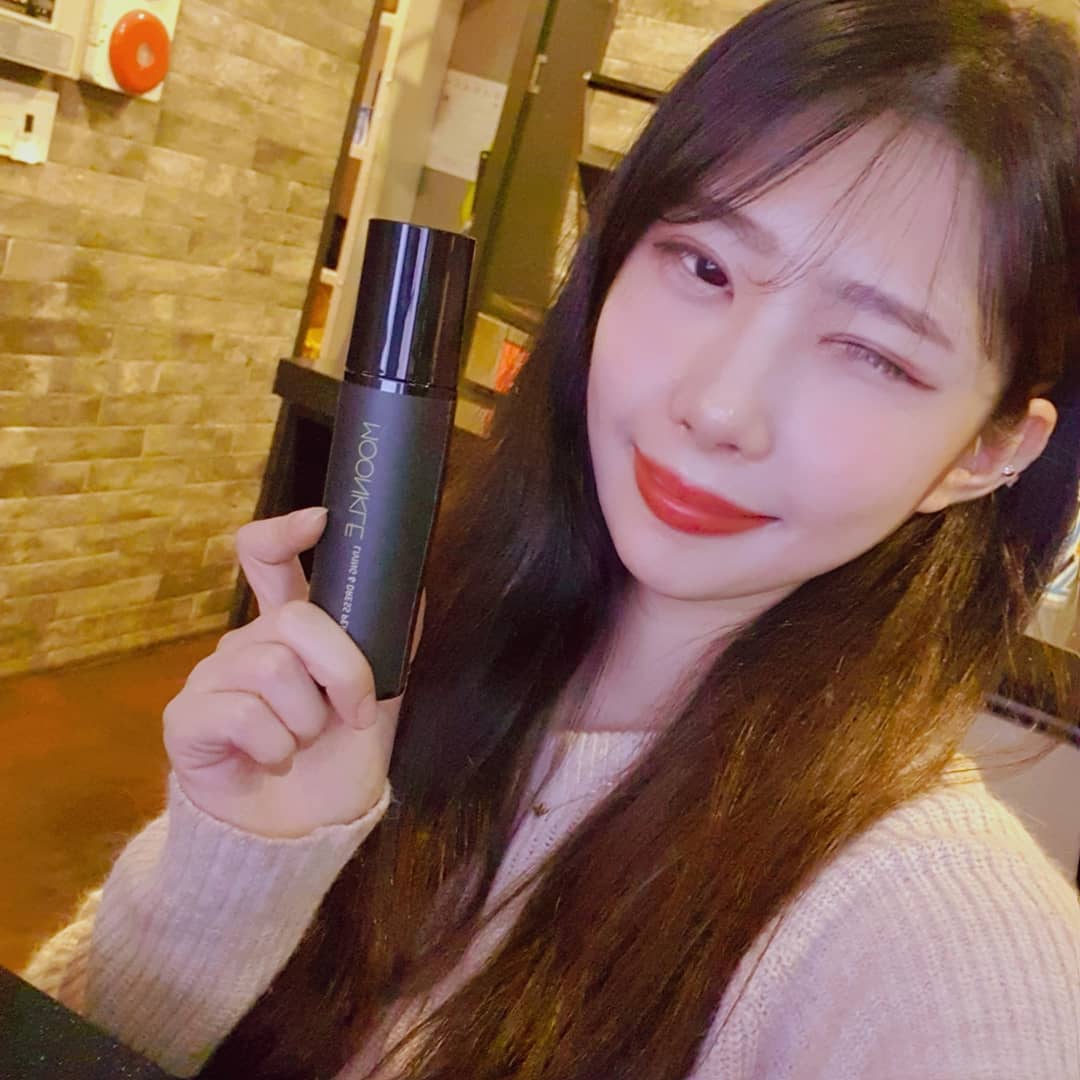HANNAH CHOI on Instagram: “피시방에서 항상 나는 담배냄새랑 기름냄새는
#뭉클 #뭉클섬유향수 #섬유향수 #섬유탈취제 #뭉클미지 로 없애주기💕”