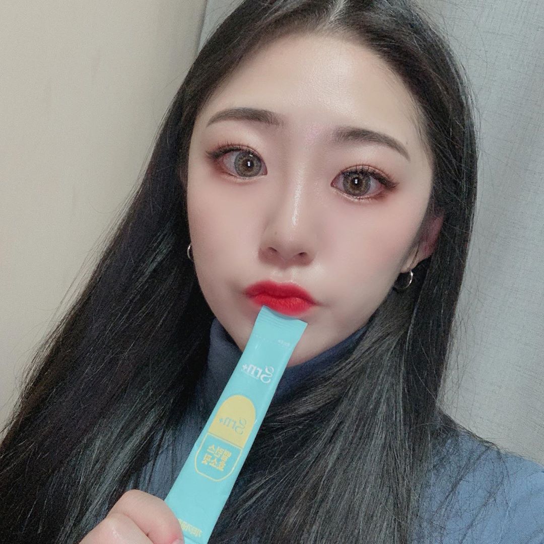 @_____h.min on Instagram: “⠀
⠀
음식물 분해와 배출을 도와주는 효소를 담아 원활한 배변활동으로 다이어트에 도움을 주는 GRN 밸런스 효소핏
⠀
효소의 불편한 냄새는 잡고 상큼한 레몬요거트 맛 🍋
⠀
휴대가 편리한 포 형태라 어디서든 간편하게 먹을 수 있어 추천드려용 🙌🏻”