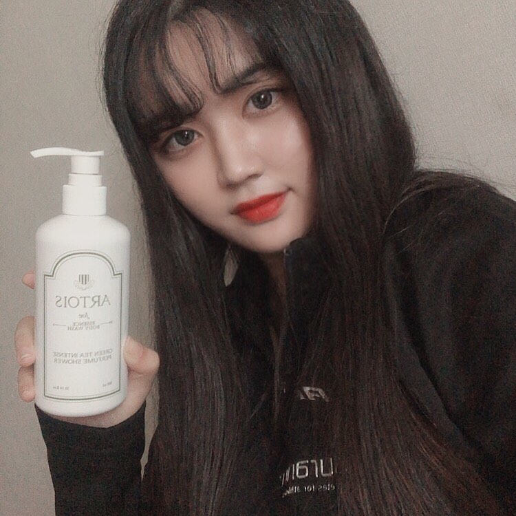 효경 on Instagram: “5가지 식물성 추출물로 순하게 작용하여 건조한 피부를 부드럽게 관리하는데 도움을 주며 피부에 수분과 영양을 공급하여 건조하고 민감한 피부 등 관리 가능합니다 (๑˃̵ᴗ˂̵)و #아르투아바디워시 #artois #천사연구소 #ad #향수바디워시”