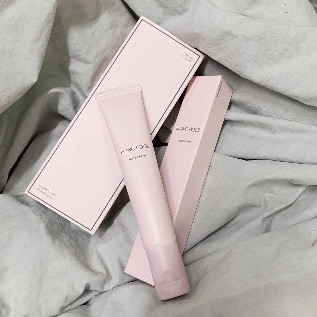 여 원 on Instagram: “기존의 톤업크림들은 부자연스러웠는데 블랑풀 신상 필터크림은 자연스럽게 톤업이 되서 생얼인척하기 너무 좋당😝💕
-
-
#블랑풀 #필터크림 #블랑풀톤업 #블랑풀필터크림 #톤업크림 #톤업크림추천”