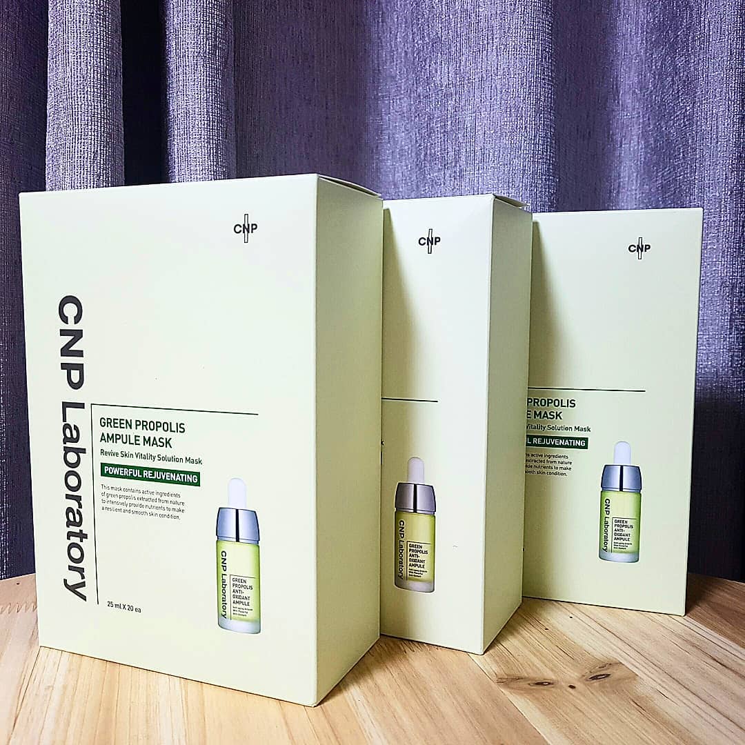😍CNP 그린프로폴리스 마스크팩😍 -

한번 써봤다가 너무 촉촉하고 시트 밀착력도 대박이라 마음에 들어서 세일하길래 왕창 쟁여뒀습니다~💕💕
앰플 양도 대박이구... 한번 딱 붙이자마자 와 이거 재구매 각! 이었는데 세일 안하면 장당 4천원이라는 사악한 가격...ㅠ

이제 씨앤피로 1일1팩 할 수 있게됐어욥😍

그린프로폴리스 앰플도 써볼까 생각중입니당...😍 -

#씨앤피 #차앤박 #차앤박마스크팩 #그린프로폴리스 #수분진정팩 #수부지마스크팩 #민감성마스크팩 #그린프로폴리스앰플 #코덕맞팔