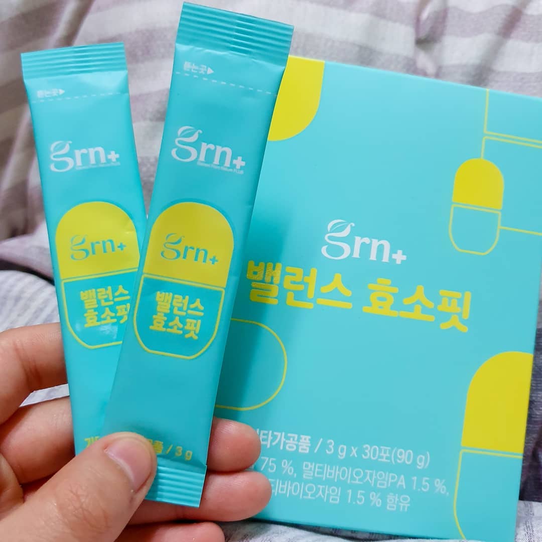 기쁠 희喜 베풀 진陳 on Instagram: “GRN 밸런스 효소핏💙 〰️ 효소의 불편한 냄새를 잡고, 상큼한 레몬요거트 맛으로 맛있게 섭취 가능하며, 휴대가 편리한 포 형태로 이루어져 언제 어디서든 간편하게 관리를 할 수 있는 제품입니다. 처음 먹자마자 '뭐야?! 맛있잖아!' 라는 생각이 딱…”