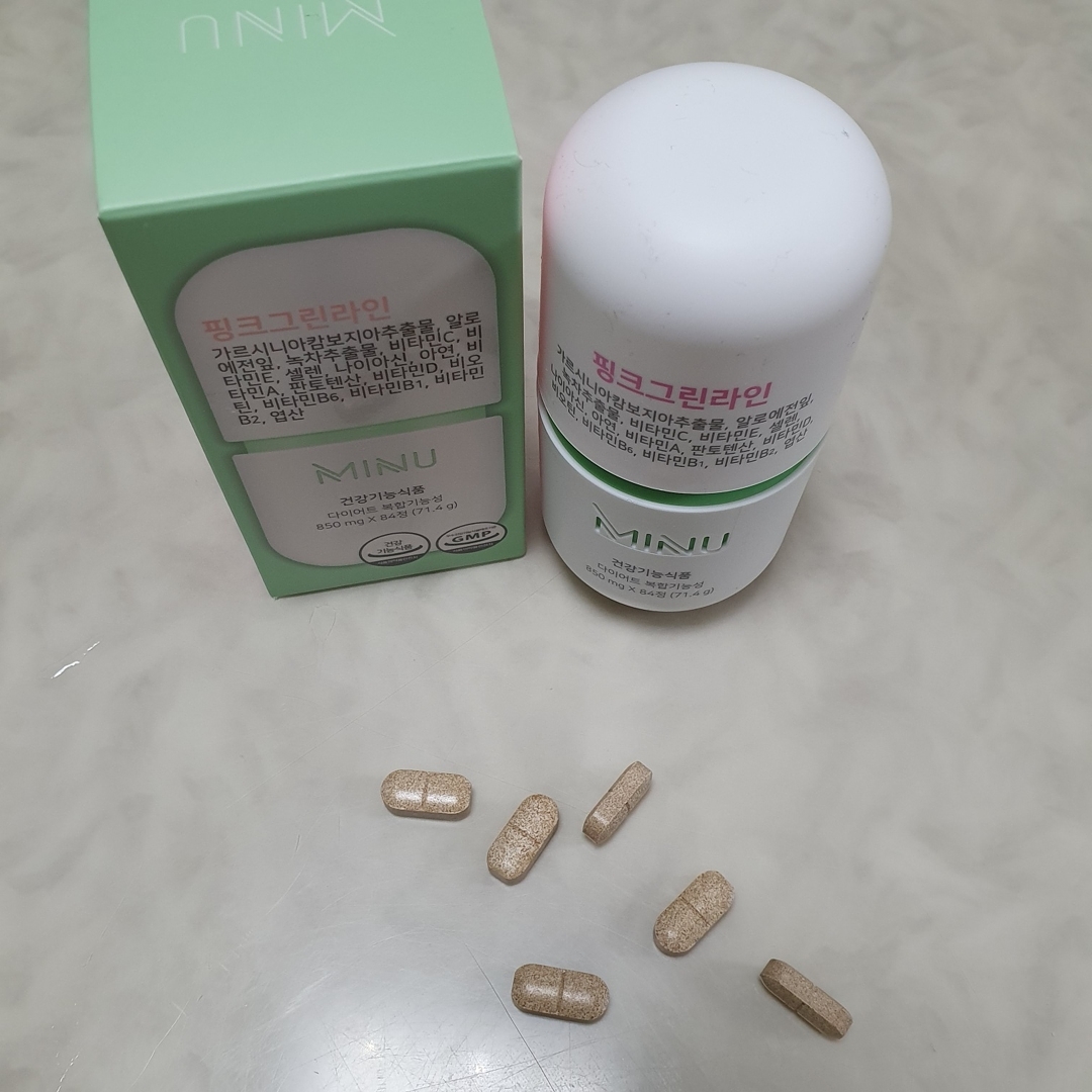 고은진 on Instagram: “#첫줄 탄수화물과 체지방을 동시에 OUT 시켜주는 미누 핑크 그린라인❗ . . 하루 3번 식사 후 2정 씩👍👍 . 솔직히 야식먹고 찔려서 챙겨먹는데 저처럼 야식을 자주 드시는 분들께 추천 합니당😋👍 . #미누반반이 #반반이 #미누 #minu…”