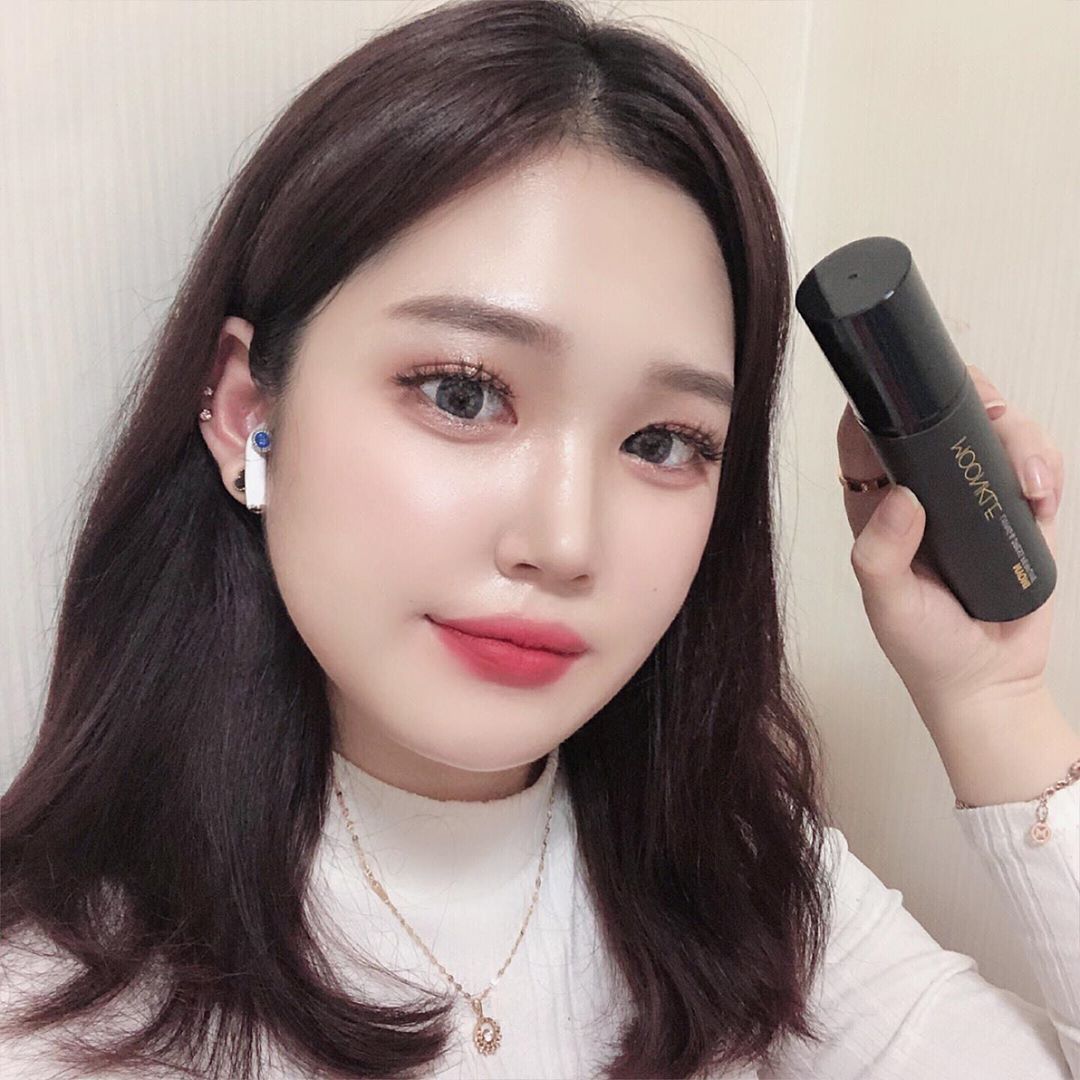 𝓎𝓊𝓃 𝒶𝒽 ✨ on Instagram: “네 가지 제품 중 사랑스러운 향기를 담은 #뭉클묘미 를 써봤어요 🌷
정전기 방지가 되는 섬유향수는 오직 #뭉클섬유향수 ❕
지금 네이버 쇼핑 스마트 스토어에서 1+1 행사중이에요 💌
#리뷰쉐어 #ad #뭉클 #섬유향수 #섬유탈취제”