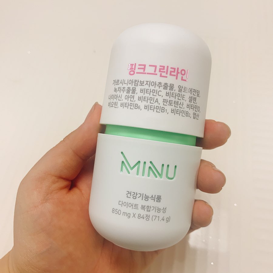 소소한 일상 & 먹스타그램 / 먹방 꿈나무🙋🏻‍♀️ on Instagram: “탄수화물 체지방 CUT&OUT❗️ 체지방 감소 + 배변활동 + 비타민 미네랄까지🤗 하루 3번 2알씩 엄마랑 같이 먹는데  다른건 둘째치고 둘 다 화장실은 진짜 잘감👍 . . . #미누반반이 #반반이 #미누 #minu #미누다이어트 #미누핑크그린라인…”