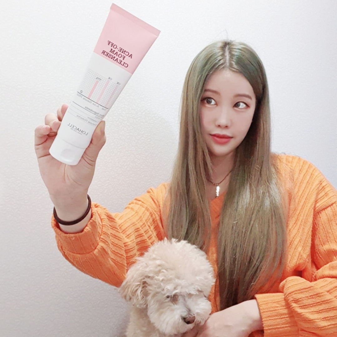 주 예 슬 (Ju Ye Seul 🇰🇷) on Instagram: “- [로하셀 아크네 오프 폼 클렌저] 요즘 얼굴에 여드름 좁쌀파뤼중인데😭 이거 사용하고나서 피부가 진정되는 느낌~ 꾸준히 사용해봐야겠어용👍👍👍 #로하셀 #lohacell #로하셀아크네오프폼클렌저 #아크네오프폼클렌저 #로하셀폼클렌징 #로하셀폼클렌저…”