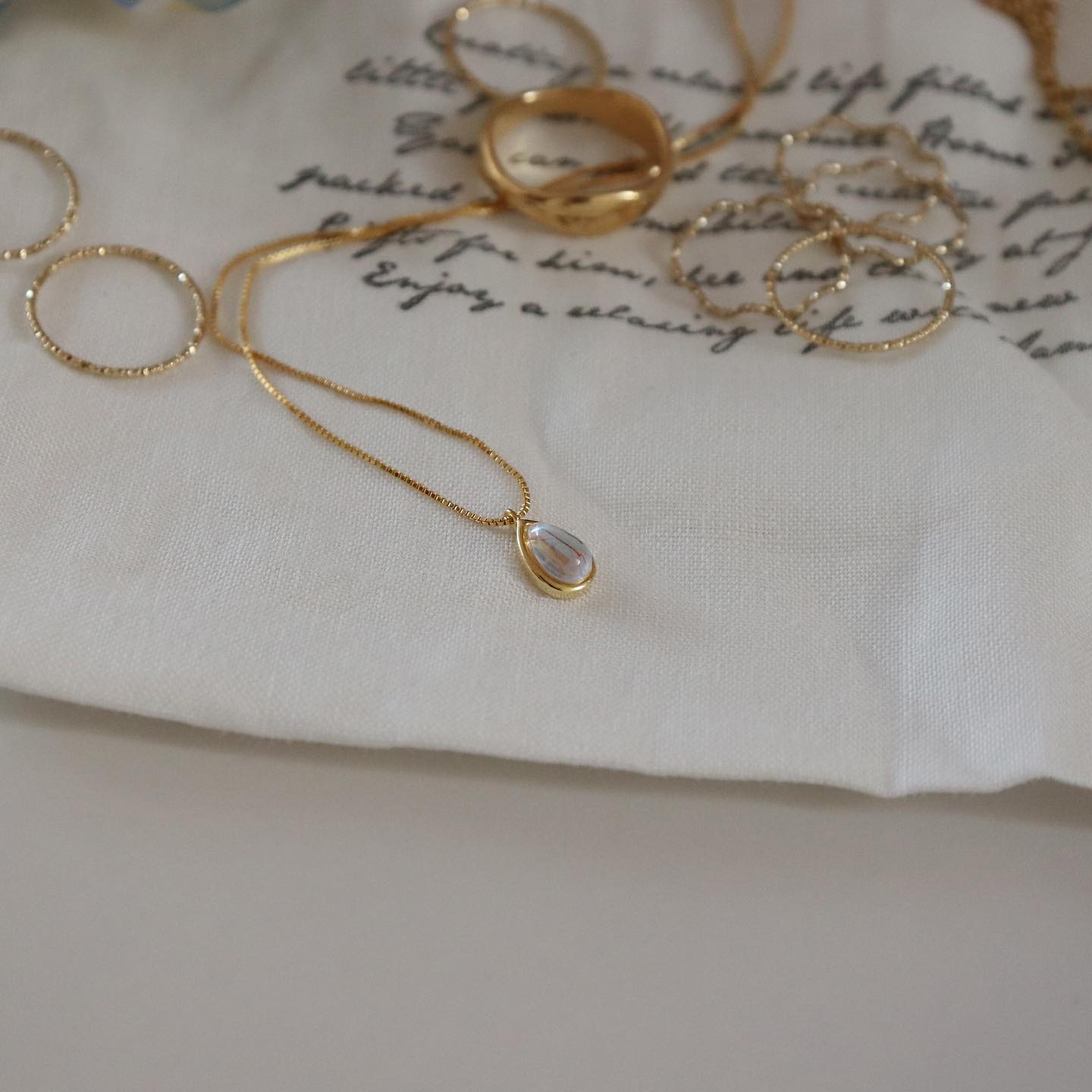 빛이 영롱한 moonstone necklace✨