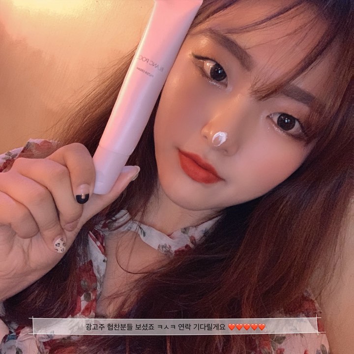 송소정 on Instagram: “오늘은 미백크림을 들고왔어요 :-)
저 여름동안 엄청 새깜둥이 된 거 아시죠 ....?
그래서 이 미백크림을 들고왔는데,,
효과가 대박임미다. 안쓰고 뭐해요ㅡ3ㅡ

#블랑풀 #필터크림 #블랑풀톤업 #블랑풀필터크림 #톤업크림 #톤업크림추천 #리뷰쉐어”