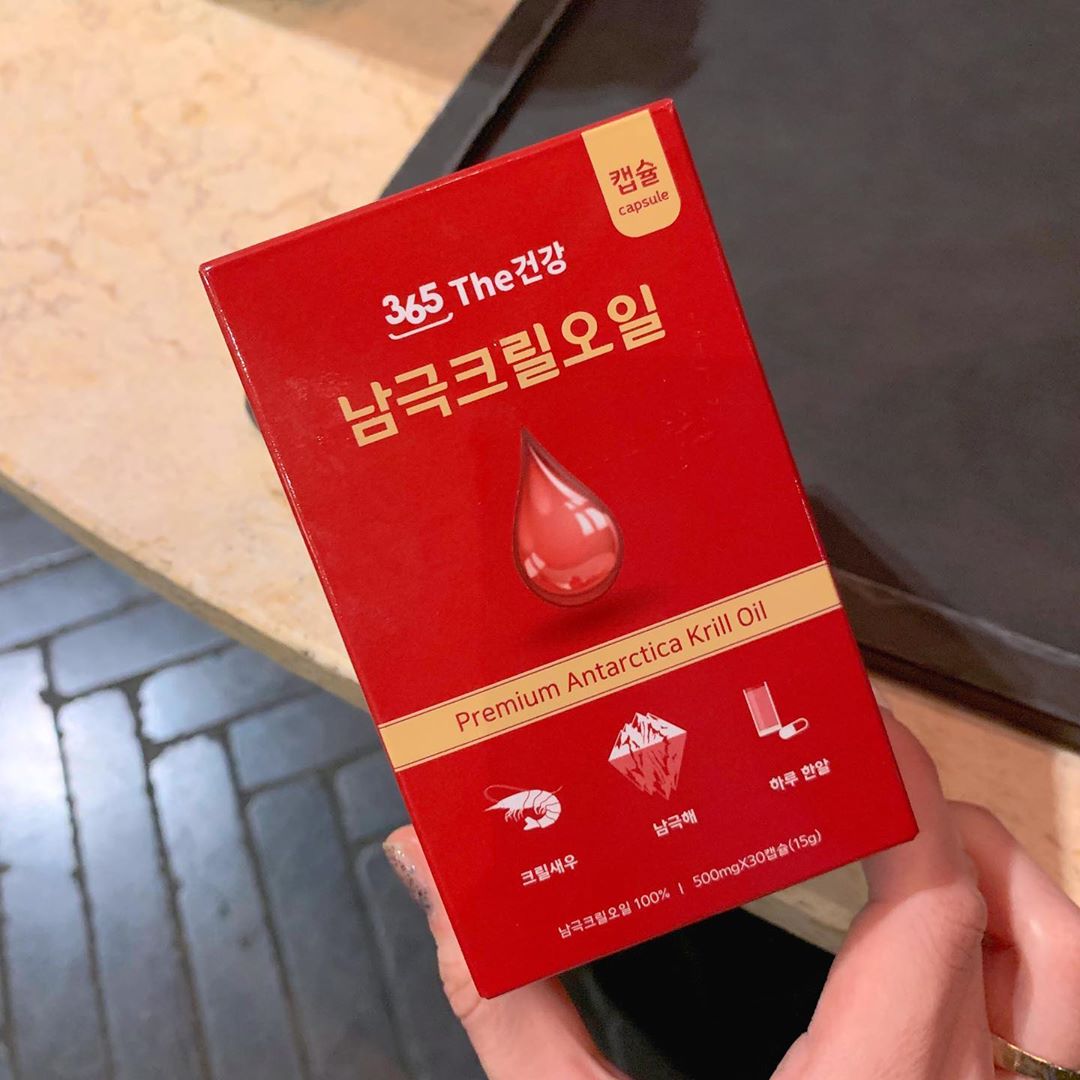 진호 💑 on Instagram: “꾸준히 먹어봐서 아는 몸에너무좋은 크릴오일🦐🦐🦐
함량도500mg🤲🏻 _
_
#365더건강 #남극크릴오일 #크릴오일 #오메가3 #다이어트 #관리하는여자 #크릴오일추천#건강식품 #홈쇼핑 #식품#건강관리#크릴#다이어트식품#영양제”