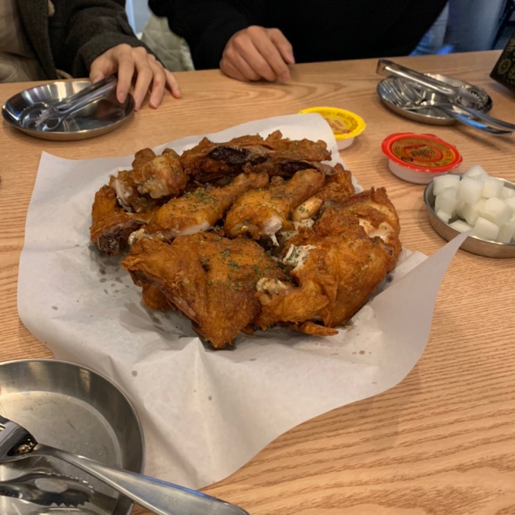 바삭한 치킨이 땡길 땐 닭장수 후라이드 광교점