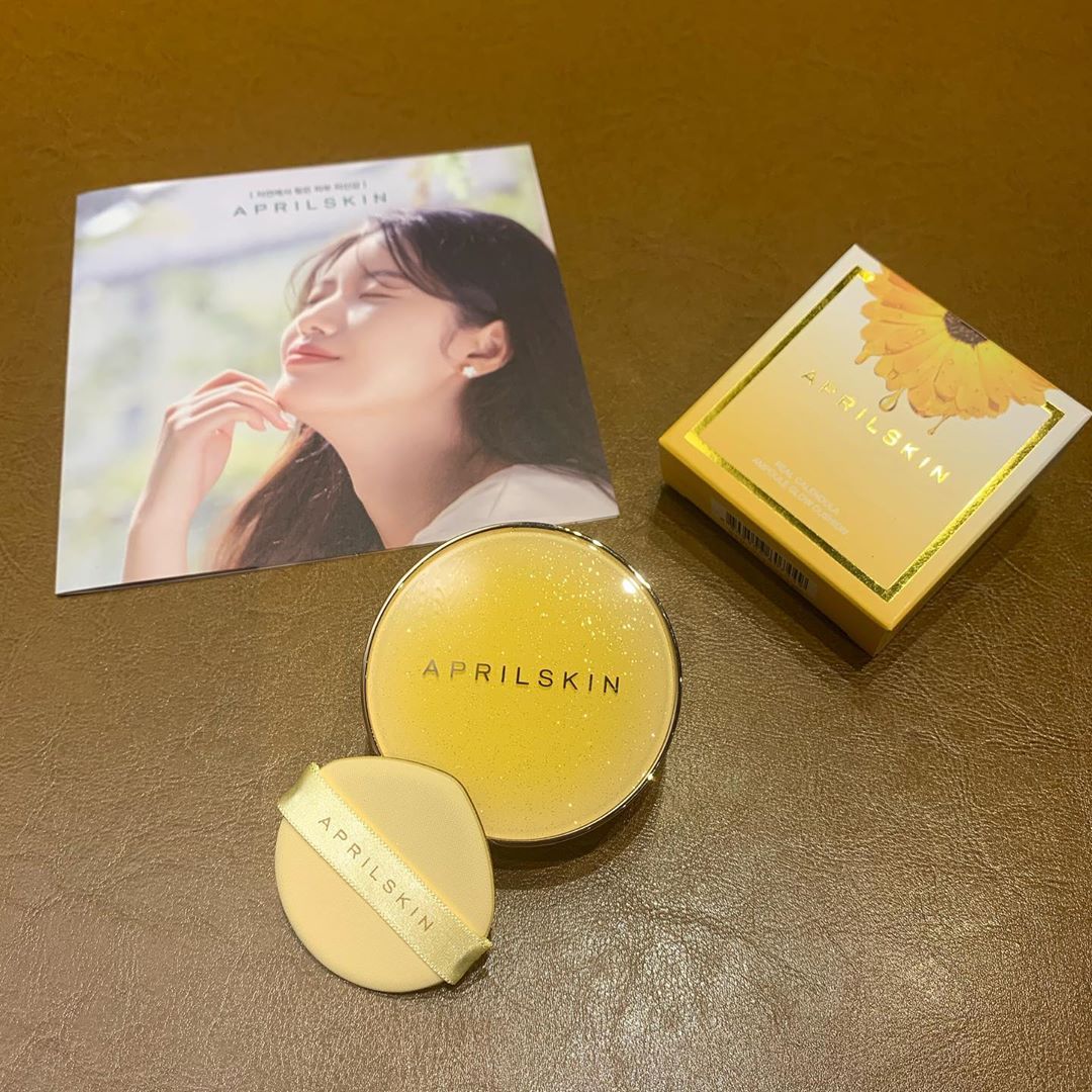 ⋆ᴹᴼᴺᵛᴱᴸᵞ 'ˢ ᴹᴼᴺˢᵀᴬᴳᴿᴬᴹ⋆🍑mona_ on Instagram: “#에이프릴스킨 [NEW!!신상품] ⠀ 🌼리얼 카렌둘라 앰플 광 쿠션🌼 ⠀ 카렌듈라 가 피부 진정에 좋은 성분인건 다들 아시죠??!!😄 이번에 소개해드릴 리얼 카렌듈라 앰플 광 쿠션에는 마데카소사이드 , 시카 성분과 함께 리얼 카렌둘라 에센스가 64…”