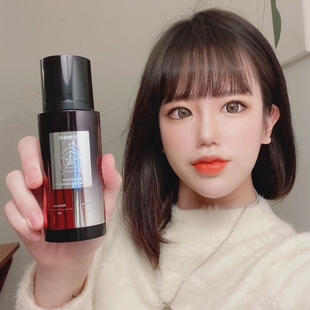 이보람 on Instagram: “✨이것저것 바르기 귀찮아 하는 남성분 들을 위한 올인원 에센스 💫낮과 저녁에 발라야 할 것들이 한통에 올인원으로 🥰아침에는 아이크림+톤업크림+선크림+스킨+로션 을 모두 한번에 자연스러운 톤업으로 걱정없이 뽀송하게 쓱 ❤️ 저녁에는 지친피부에 수분감을…”