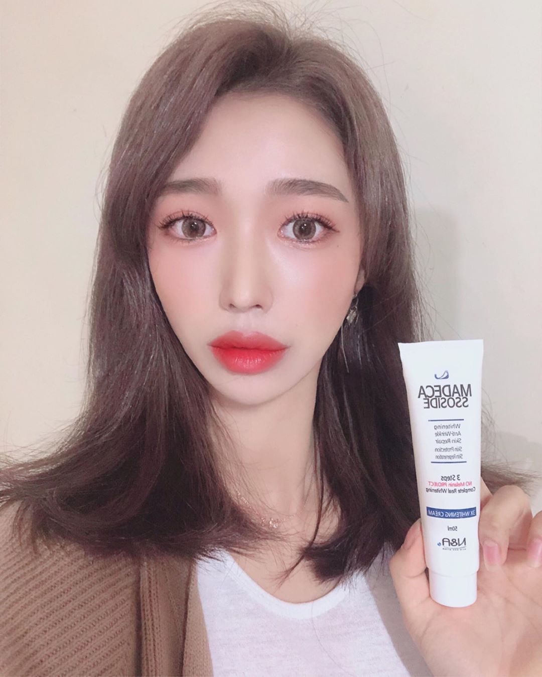 나라 on Instagram: “미백도 되면서 스킨케어도 같이 해쥬기 때문에 인조적으로 하얗게 되지않고 자연스러운 크림인둣 ㅠ ㅠ ☺️”