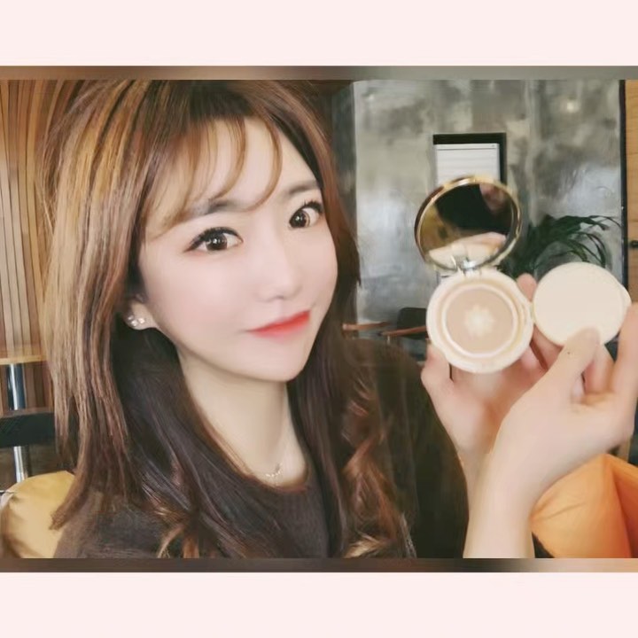 👠💄🌹🍎🍓🍒🥫🍬🎈♥️🌈🎨 on Instagram: “#aprilskin 👑 세연이가 요즘 애정하는 쿠션 👏🏻〰️ 에이프릴스킨에서 새롭게 선보인 #리얼카렌둘라앰플광쿠션 🌼 높은 커버력은 기본, 저자극 판정까지 받아 믿고 쓸 수 있어요🙆🏻‍♀️ 케이스랑 쿠션 내면 디자인도 너무너무 예쁘쥬 ??😻 저…”