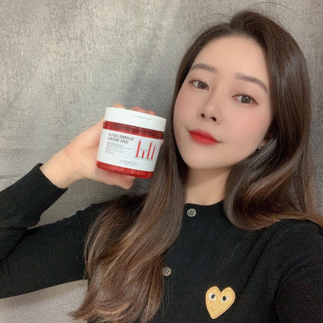 @jolielaide_ej on Instagram: “요즘 쓰고있는 #로하셀 #쏘심플거즈패드 ♥︎ . 평소에 뱅기도 너모 건조했지만, 가을겨울 추워지면서 더 건조해져서ㅡ  세안 후에 쓸 촉촉한 패드 찾고 있었는데 최근에 정착하고 2-3일에 한번씩 사용하는중<( ⁼̴̤̆◡̶͂⁼̴̤̆ )> 얼굴 먼저 쓰고…”
