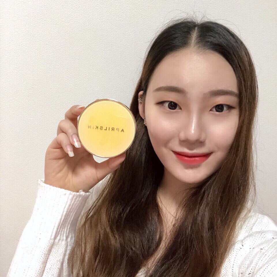 정인 on Instagram: “에이프릴스킨 리얼 카렌둘라 엠플 광 쿠션✔️ 💛 높은 커버력 & 오래가는 지속력 💛 진정+수분+미백을 담은 3중 기능 쿠션 💛 빛나는 속 광의 비밀 💛 저자극 판정을 받은 쿠션 . . . #에이프릴스킨 #aprilskin #리얼카렌둘라앰플광쿠션…”