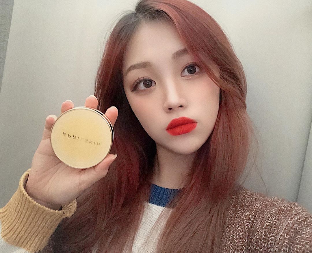 소 이 (23) on Instagram: “💝에이프릴스킨 리얼 카렌둘라 앰플 광 쿠션💝 에이프릴스킨에서 새로운 쿠션이 나와서 바로 써봤어욤‼️ 진정+수분+미백을 모두 담은 3중 기능 과 마이크로 기술로 높은 커버력 & 오래가는 지속력까지 완벽해요,, 그리구 저같은 건성에 민감성 예민한 피부를…”