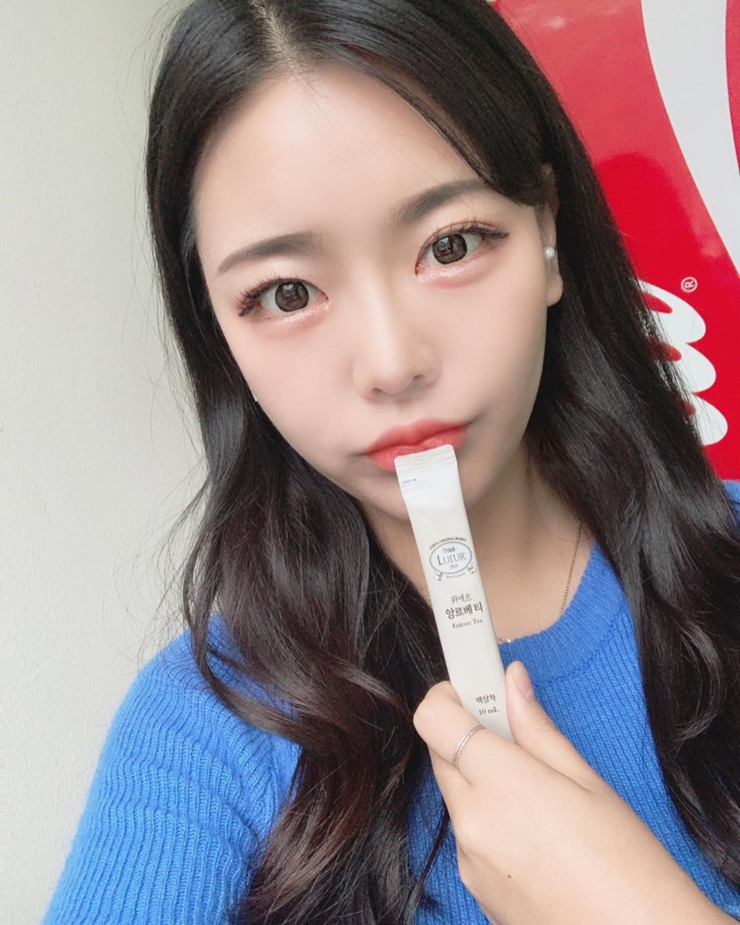 최수지 on Instagram: “다들 맛점 했나오💙 저는 8키로가 쪄서 다이어트 진짜 하려구요,,,, 붓기 먼저 뺄라구 이것저것 먹고 있는데 요거 맛있고 간편해서 좋아용!!! 30개짜리 넘 비싸서 체험 키트10개로 먹고 있눈뎀,,,,,, 달달구리하니 굿👍🏻 붓기에 좋은 호박 팥…”