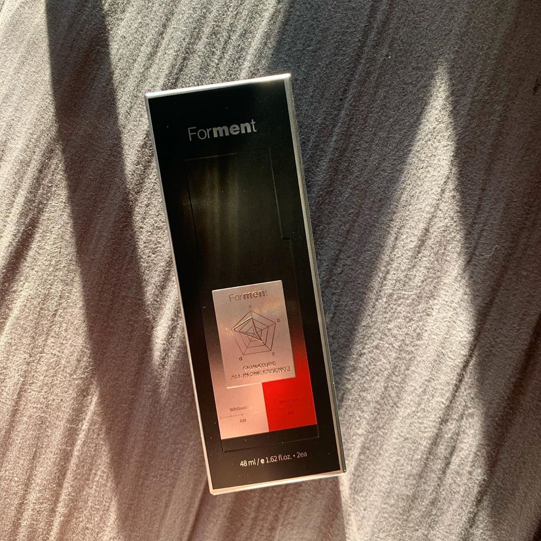혜성 on Instagram: “아침엔 생기충전! 잠자는 동안 수분충전! 여러개 바르기 귀찮을 땐 올인원이죠👍🏻 자외선 차단력 SPF50+,PA++++로 귀차니즘 하나 더 정복❗️ 이거 사용하고 나서 다른걸 못쓰겠어요😭 . .  #포맨트 #forment #시그니처올인원에센스…”