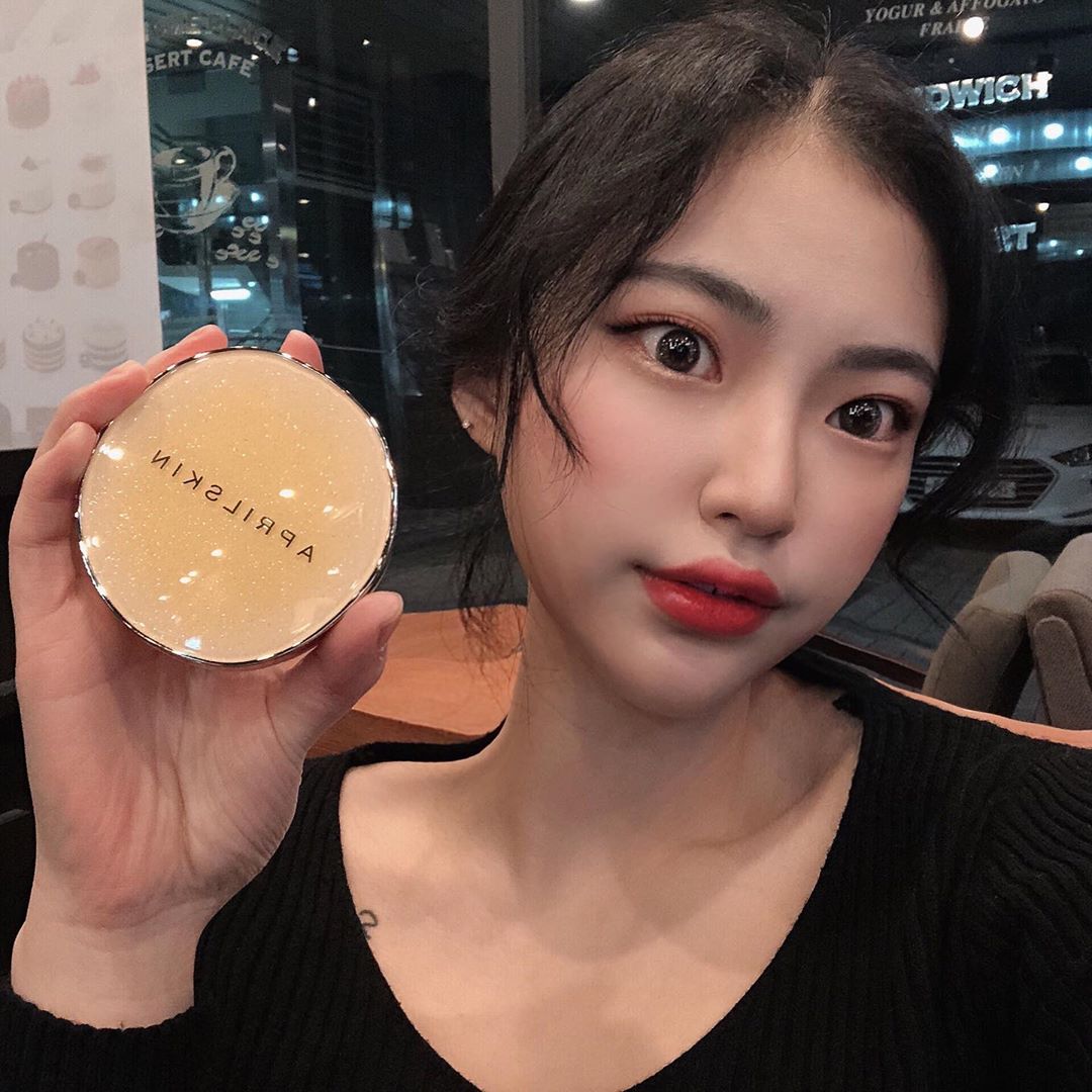 @_____serendipity._____ on Instagram: “에이프릴스킨 리얼 카렌둘라 앰플 광 쿠션✨  추워지는 날씨엔 꽃광 메이크업🌷        쿠션 하나로 진정+수분+미백을 모두!! 마이크로 기술로 높은 커버력 & 오래가는 지속력~~ 게다가 저자극 판정까지 완료👊🏻 [사용TIP]     쿠션 중앙만…”