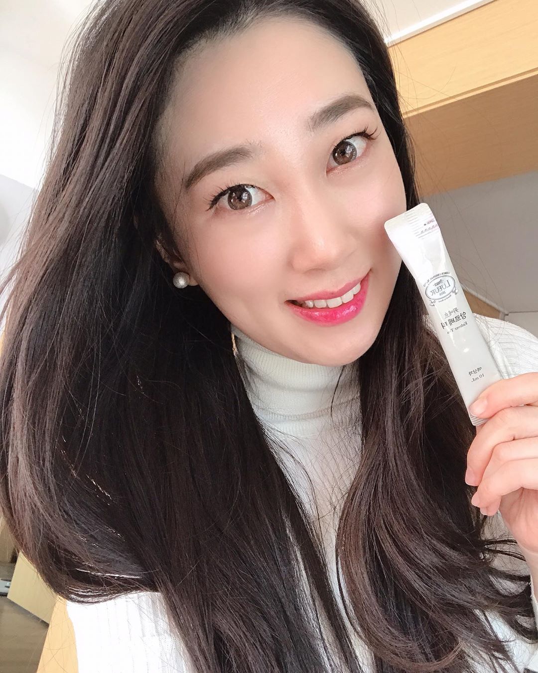 엄이언니:) on Instagram: “팅팅탱탱 후라이팬 얼굴 🍳🎶 아무리 바빠도 잊지말아요오,  30포입은 부담스럽고 효과는 궁금하고, 그래서 10포입 체험kit가 나와써요👏🏻 바쁜 아침 저처럼 그대로 쭈우욱, 따뜻한 차로도 아이스로도 모두 👌🏻 ⠀⠀⠀⠀⠀⠀⠀ ️ ⠀⠀ ⠀⠀⠀ 붓기제거에…”