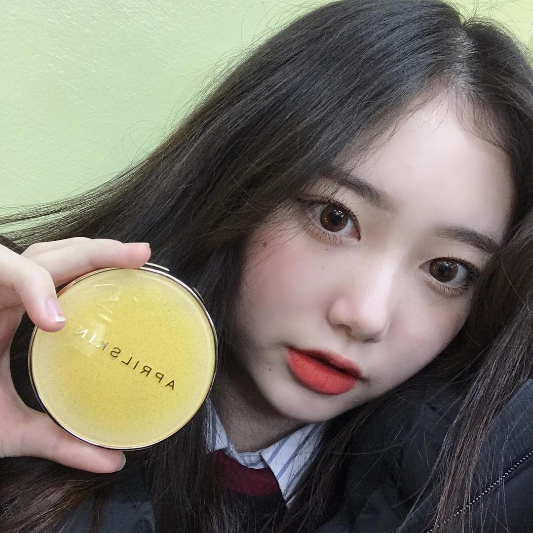 태이 on Instagram: “[에이프릴스킨 리얼 카렌둘라 앰플 광 쿠션]  패키지도 너무 예쁘고 커버력은 물론이고 이름처럼 앰플 광이 돌아 예쁜 피부표현을 연출 할 수 있었어요 ! 그리고 카렌둘라 성분으로 진정효과까지 너무 맘에 들어요 😍😍 . . . . . . #에이프릴스킨…”