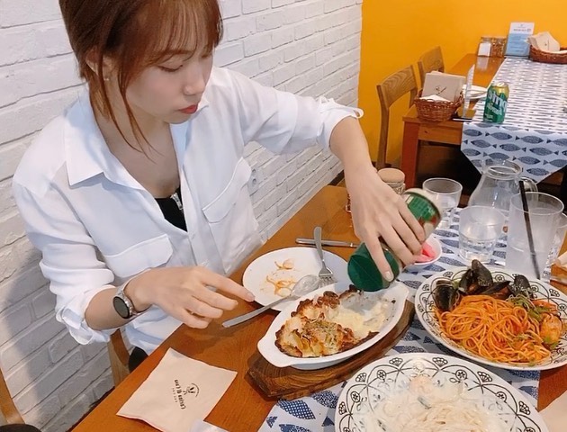 필라테스 그린🌿 on Instagram: “문정동 간김에 급 #치팅데이 ㅋㅋ 요즘 입맛 얌전히 잠재웠는데 파스타 못지나치구 많이 먹구왔어요🤣 점심시간 피했더니 조용하고 음식도 빨리 나오고 맛있다ㅎㅎ  특히 명란파스타랑 고르곤졸라 피자가 👍🏻👍🏻 -…”