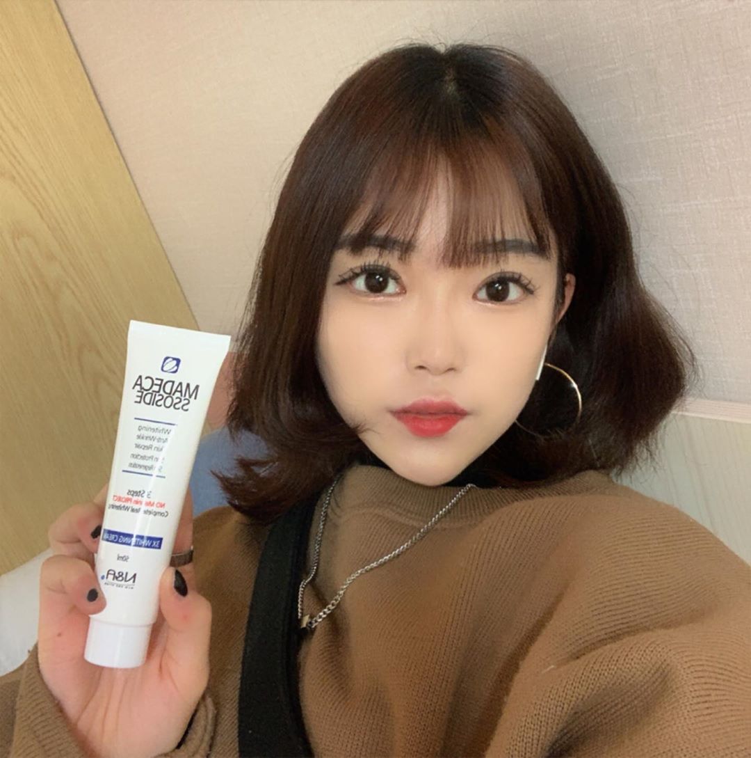 ღ on Instagram: “인생크림 찾았다 ,, ♥️ 다른 기초 화장품 하나두 필요없구 미백효과 피부보호 피부재생 효과 다 있어서 이 크림 하나만 발라도 충분해요 ♥️ 다 쓰고 나면 돈 주고 구매할 의사 10000% ❗️ . . . . .  #마데카소사이드크림 #미백크림…”