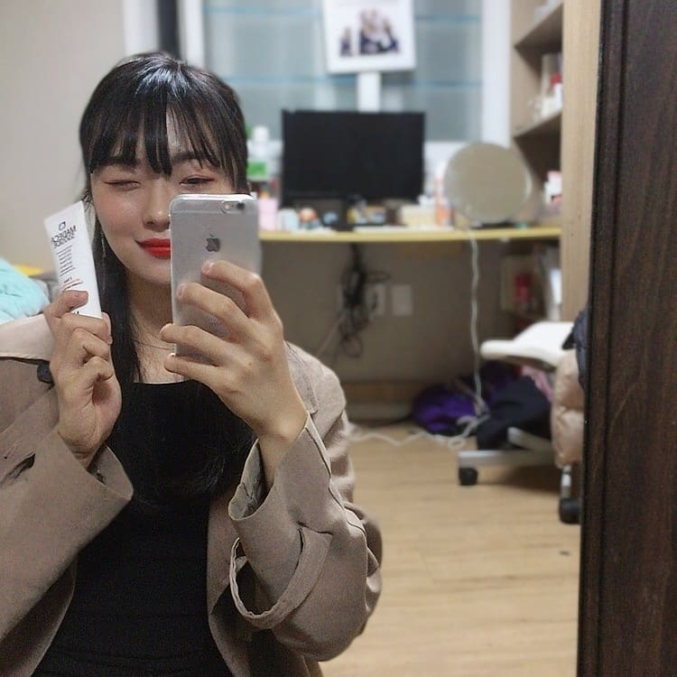 Hwang Hae In(황혜인) on Instagram: “알레르기유발성분❌ 마데카소사이드 8000ppm함유✔ 환절기라 피부도 더 민감해지고 예민해지고 여드름도 자주나고 그래서 한달정도 써봤는데 진짜 피부가 많이 좋아졌어요😍 . . . . . . . #마데카소사이드크림 #미백크림 #화이트닝크림 #나우앤애프터…”