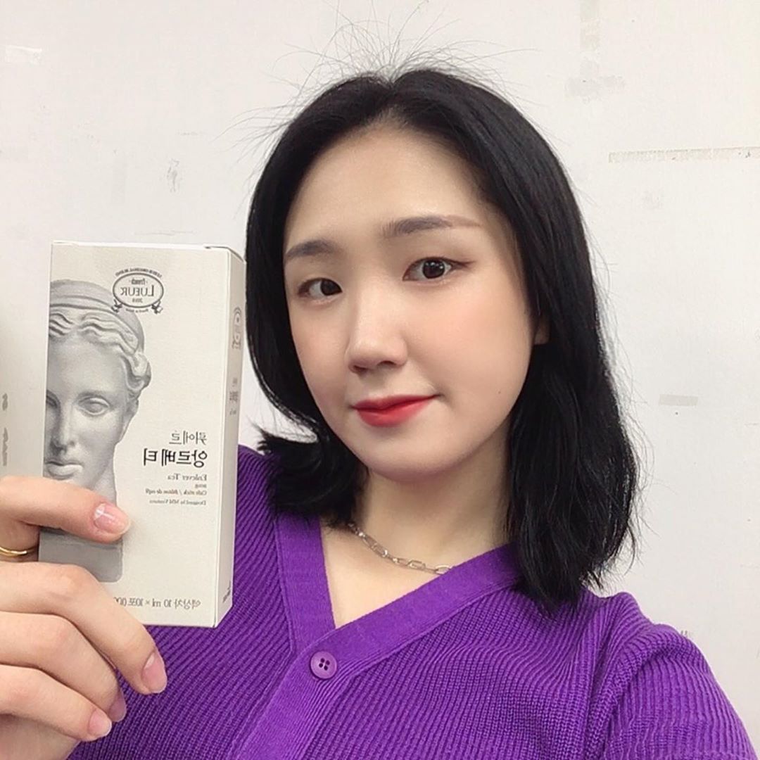 잉슈 on Instagram: “붓기안녀어어어엉🎃 ⠀ 붓기 제거에 좋은 호박/팥/옥수수수염이 주재료로 쓰였고, 다양한 한방 약재가 보조 재료로 쓰였답니다 ♡o。 🔅쭈욱 짜서 먹을 수도, 따뜻하게 차로 마실 수도 있어요🔅 ⠀ #붓기차 #하우투잇 #뤼에르앙르베티 #붓기제거…”