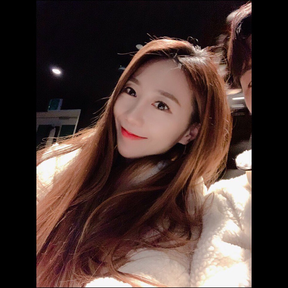 오랜만에 공연도 보고
날씨도 추운데
따뜻한 #고기 를 먹어볼까낭
창가석에서 분위기있게
맛있는 #황제살 #천겹살
#가브리살 #항정살
정성스레 구워서
상추쌈 , 명이나물 , 초밥
#비빔냉면 다양하게 먹깅
#친절 한 #사장님 👍
또 먹으러 가야징!
.
.
.

#논현 #신논현 #신논현맛집 #신논현회식 #저녁 #데이트 #강남맛집#신논현돼지고기 #저녁메뉴 #신논현고기집 #08l #공팔리터#맛집추천 #안가신논현직영점 #안가
