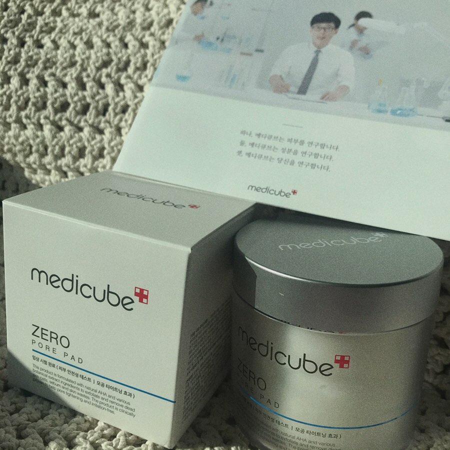 차지원 on Instagram: “메디큐브 베스트셀러🚨 제로 모공패드 벌써 한통 다쓰구 두통째 쓰는즁!! 모공타이트닝 효과가 체고얌🥺 겨울철 미세먼지 노폐물과 각질 관리에 너무 좋아요✨ - - #메디큐브 #medicube #제로모공패드 #닦토 #공병샷 #모공타이트닝 #각질관리…”