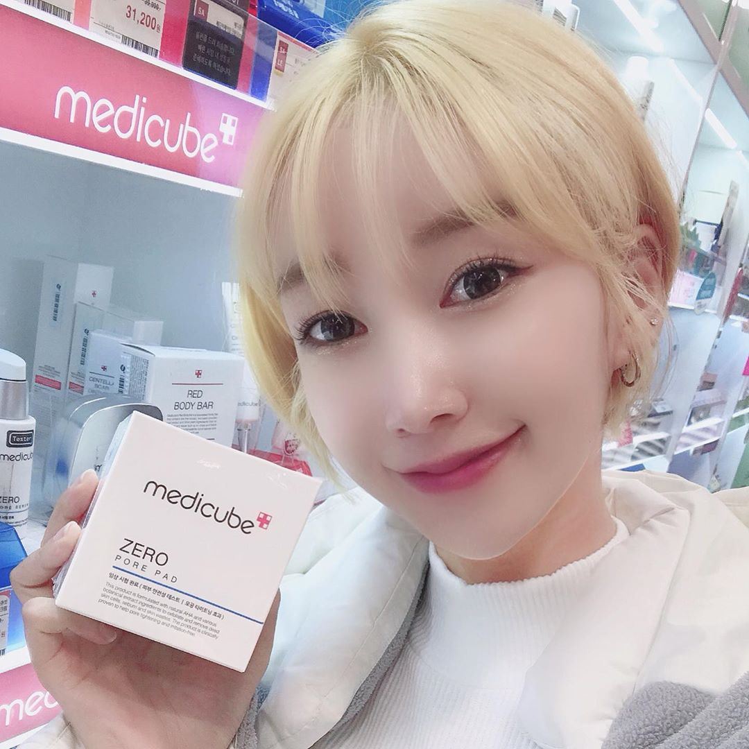 BOMBOM 🌸 on Instagram: “롭스, 올리브영 MD 모두 추천템으로 꼽는 제가 뽑은 이번 세일템 1위 메디큐브 모공패드에요! 💗💖 . 💗꿀팁 👉🏻 롭스, 올리브영에서 12월 현재 핫하게 세일중이라는 사실 안비밀 💕💕 👉🏻 모공패드는 면세점 판매 1위 ! 메디큐브의 베스트셀러…”