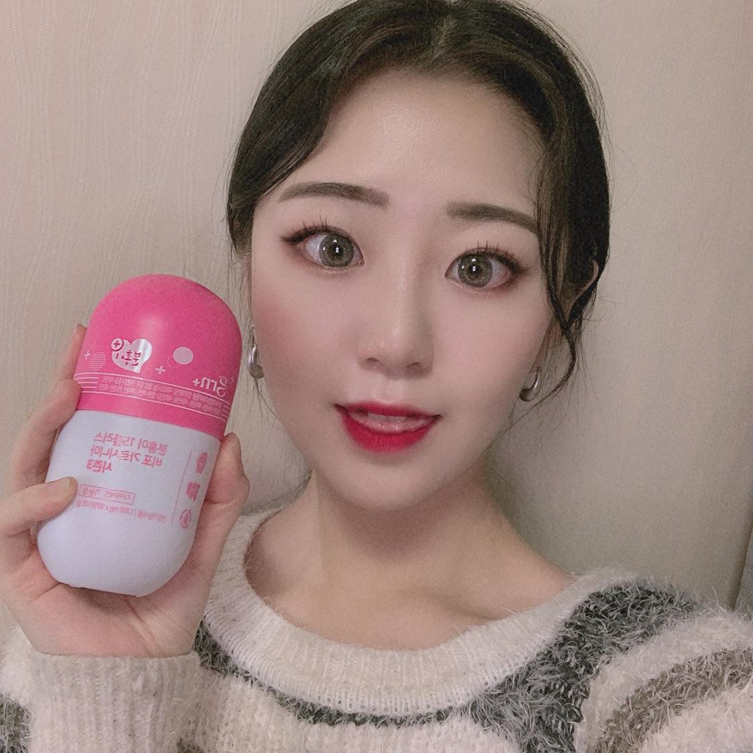 @_____h.min on Instagram: “⠀ 불편한 점들을 개선해서 섭취하기 더욱 편리해진 분홍이 초록이 시즌 3️⃣ ⠀ 탄수화물이 지방으로 합성되는 것을 억제해주는 분홍이와 체지방 감소 및 배변활동에 도움을 주는 초록이로 건강하고 간편한 다이어트 해요 !💕 ⠀  #grn #지알엔…”