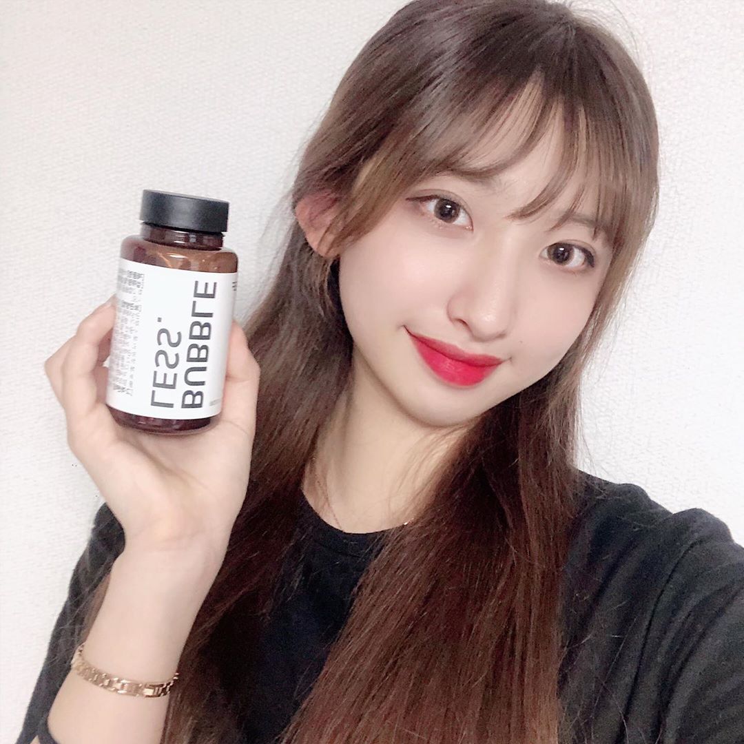 수현 (21.9) on Instagram: “🌸월경전 변화에 의한 불편한 상태 개선에 도움을 줄 수 있는 '감마리놀렌산' 함유!! 월경전증후군 해소에 도움이 됩니다!! 철의 흡수에 필요하며 결합조직 형성과 기능유지에 필요한 비타민C, 스트레스로 인한 긴장완화에 도움을 줄 수 있는 L-테아닌…”