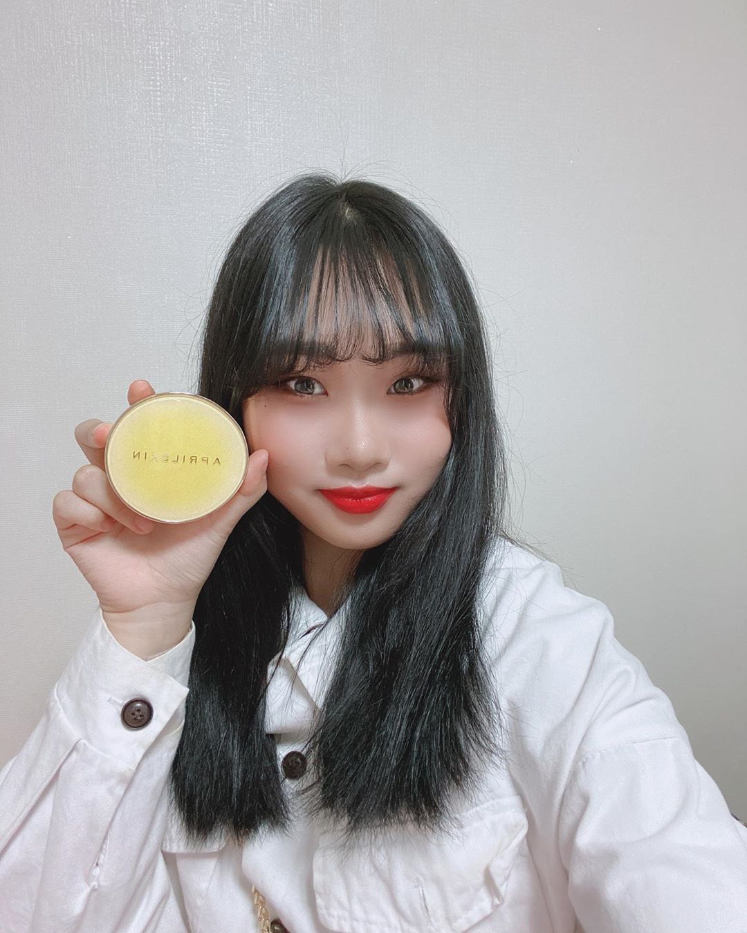 져니🐥 on Instagram: “⠀ ⠀ 오늘은〰️ ⠀ 에이프릴스킨 리얼 카렌둘라 앰플 광 쿠션으로⠀ 화장했는데, 가을지나 겨울인 요즘엔 촉촉한 것만 손에집히는 요즘👀 ⠀ ⠀ 요즘들어 건조함이 최고치로 찍는 요즘 오늘따라 화장 잘 먹은 이유는 이 아이덕인듯🤔⠀ ⠀ ⠀  자연스러운…”
