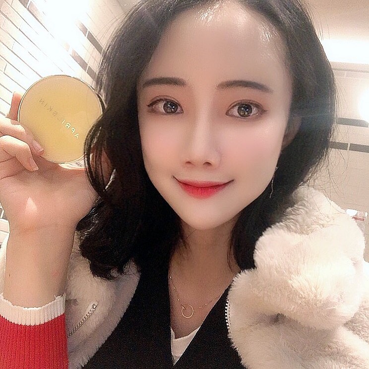가희 on Instagram: “아침 8시에 출근해서 5시 퇴근할때까지 화장이 안무너지는 쿠션은 처음,, ❤️ . . . . . . . . . . .  #에이프릴스킨 #aprilskin #리얼카렌둘라앰플광쿠션 #카렌둘라쿠션 #겨울쿠션 #광채쿠션 #쿠션추천 #추천템 #AD…”