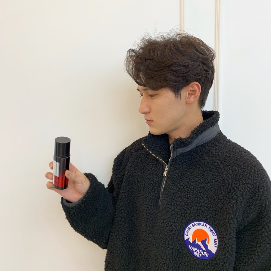 @_da._.woon on Instagram: “_ ✔️ 남자를 위한 데이 &나이트 피부 맞춤 솔루션을 하나로 담았다!! ✔️ 낮에는 생기충전 밤에는 수분충전 할 수 있는 올인원 케어~ ✔️ 저자극 임상완료를 받아 민감한 피부도 안심하고 사용할 수 있습니다. 👉🏻DAY. 바르자마자 자연스럽게 즉각…”