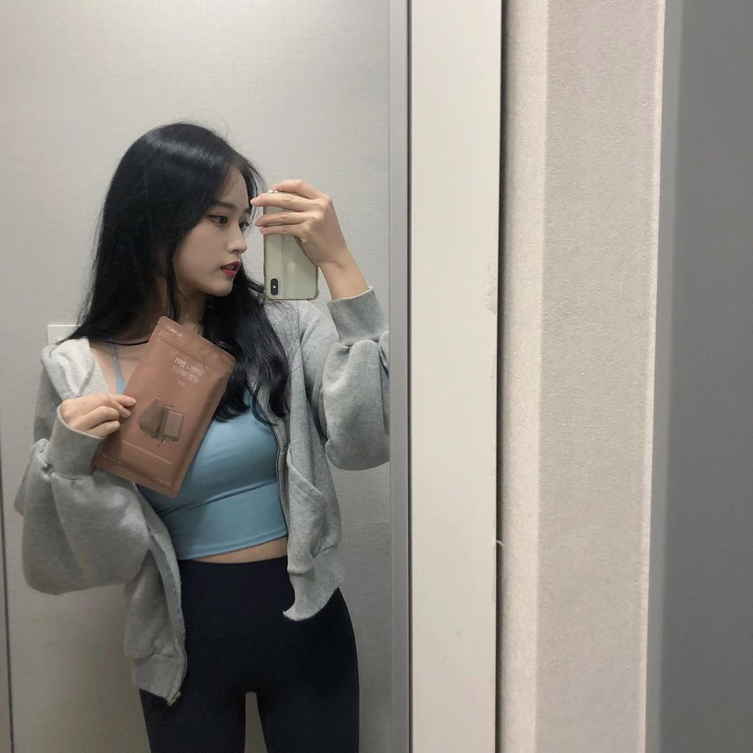 문주 on Instagram: “글램디 한끼 글램쉐이크✨ 일단 무엇보다 넘 맛있어요.. 진짜루... 맛있어서 자꾸 찾게된다는거..🤭🍫 뮤즐리 때문에 톡톡 씹히는 식감까지 진짜 최고에요😭👍 칼로리가 낮아서 양이 적을줄 알았는데 제품 받아보니 크고 양도 많아서 정말 놀랐어요🤭 다른…”