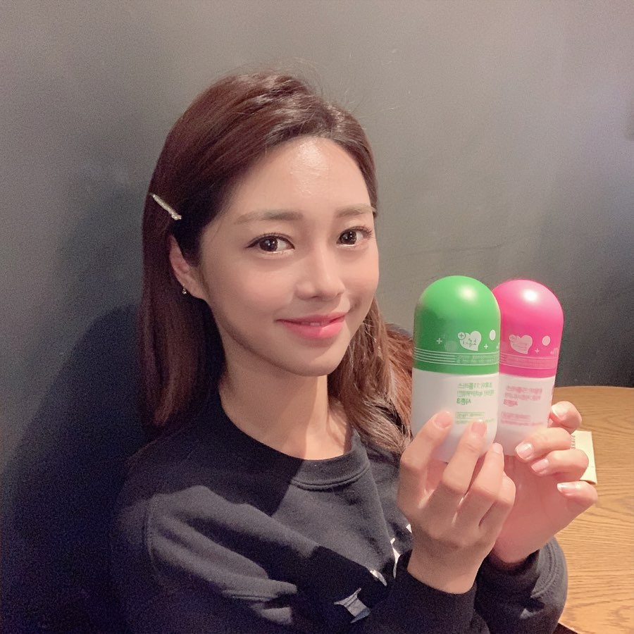 문은지 on Instagram: “#grn #지알엔 #grn분홍이초록이시즌3 . . . #grn발란스효소핏 이후로 믿고 먹는 grn 이번에는 너무 유명한 #분홍이초록이  탄수화물이 지방으로 합성되는걸 억제하는 분홍이 서구화된 음식습관에 딱맞는 초록이 밥먹을때 빵먹을때 무조건 같이…”