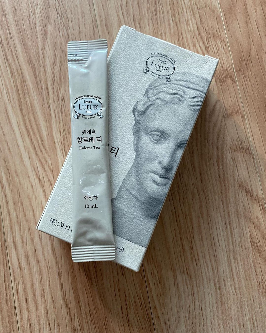 강엶 on Instagram: “평소 엄청 잘붓는체질이라 호박즙,팥물,코코넛워터, 붓기차, 붓기팩 등등 안해보고 안먹어본게 없을만큼 다양하게 시도해보고 달고사는편인데 뤼에르 앙르베티는 진짜 그 중 단연 효과가 좋았어요👍 진짜 써보고 별로면 리뷰 잘 안올리는데 이건 다 먹고 재구매…”