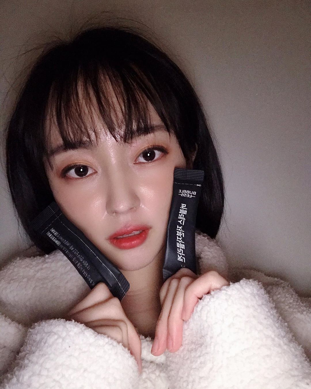 뇽찡ღ on Instagram: “거품가를 뺀 실속있는 가성비 제품을 제공하는 '버블레스'의 신제품을 소개해드립니더✨  분자 구조가 작은 피쉬 콜라겐을 사용하여 체내 흡수율이 높고, 콜라겐 합성의 기본 물질인 비타민C와 활력을 위한 비타민B 까지 함유된 스펙사기템!! 어디서든…”