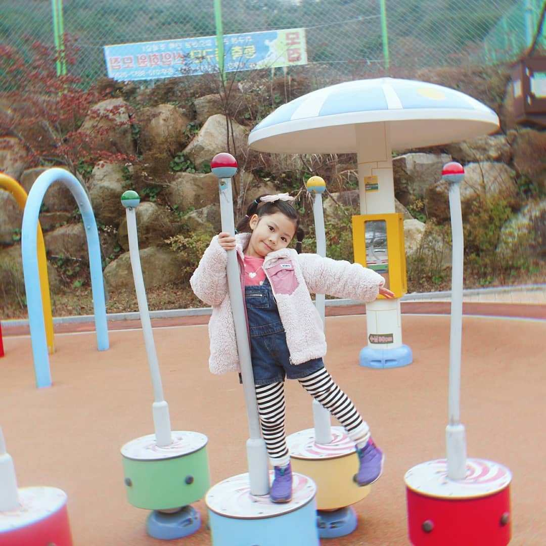 땡깡공주 on Instagram: “올 겨울 유행하는 뽀글이~^^ 유행에는 빠질수없죠 . @ST9W14 파타더블퍼점퍼JP 양면보아-폴리100% 가벼운면서도 스타일 나고 완전 보들보들 완전 따뜻해요 하이넥디자인으로  포켓과 넥라인에 핑크배색이 들어가있어서 더욱 러블리하쥬~ 매일매일…”