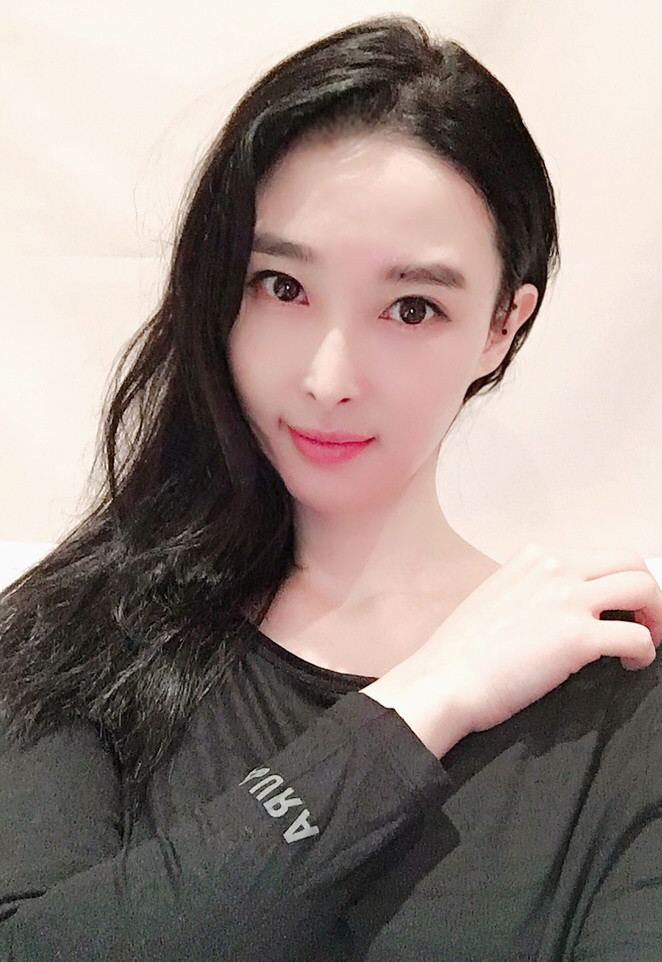 아우라핏 뮤즈 슬리브 티 모던블랙