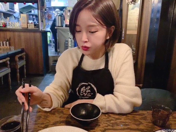 ᴇᴜɴ ᴊᴇᴏɴɢ ◡̈ on Instagram: “내 최애 #마라샹궈 💓 #마라탕 을 먹을까 #샹궈 를 먹을까 고민 하다가 역시 #마라 는 찐한 맛〰️ ˇ͈ᵕˇ͈ #짜샤이 맛집이 진짜 #맛집 아니겠어요?? 요기 #맛집인정 👏🏻👏🏻👏🏻 #홍대 까지 간 보람이 있었따 넘 맛있었던 #내사랑마라샹궈 에…”